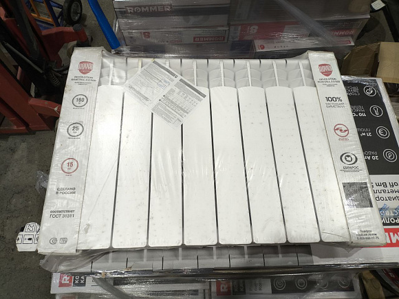 Радиатор биметалл. Royal Thermo Revolution Bimetall 500, 10 секций (брак резьбы)